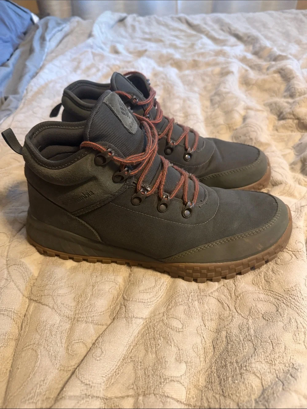Columbia Men's Trail Mid-Top Boots in Olive with Brown Laces